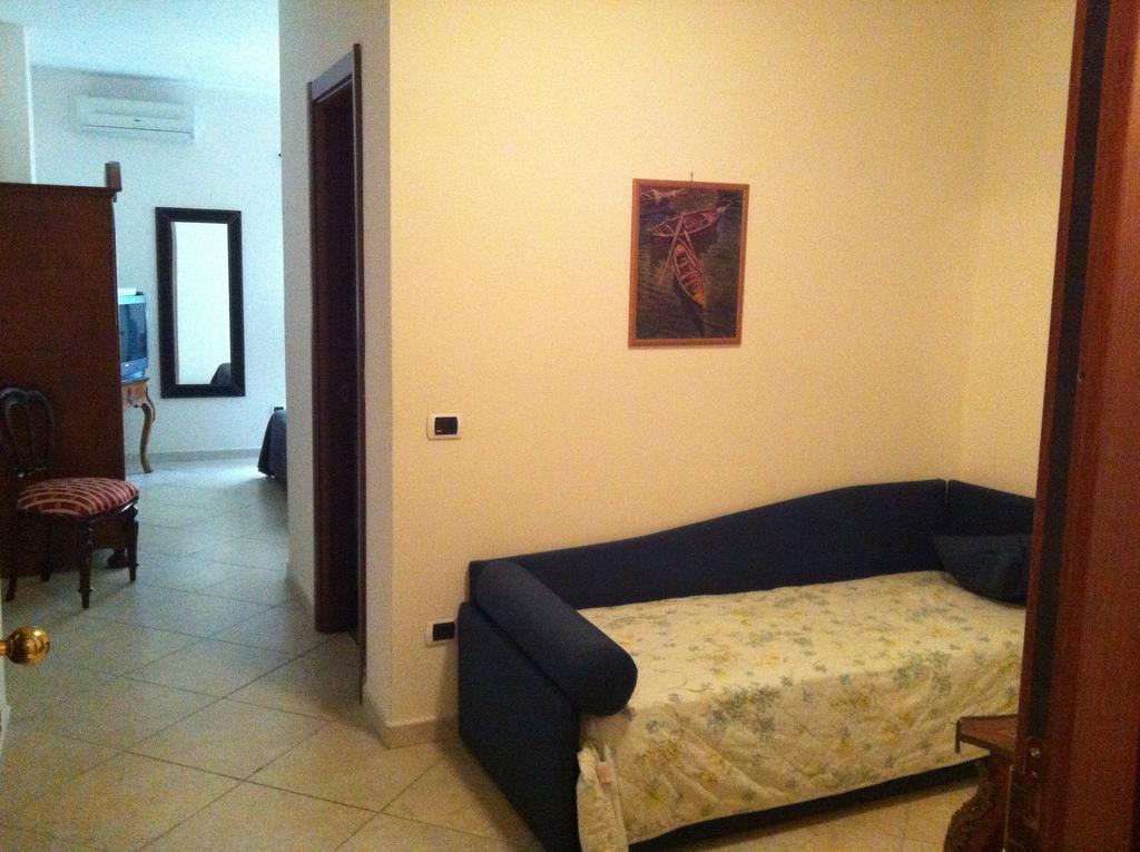 Albergo Delle Rose Pozzuoli Szoba fotó
